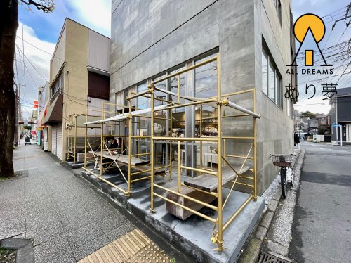 飲食店　UNDER BLUFF COFFEE(アンダーブラフコーヒー（飲食店）まで176m