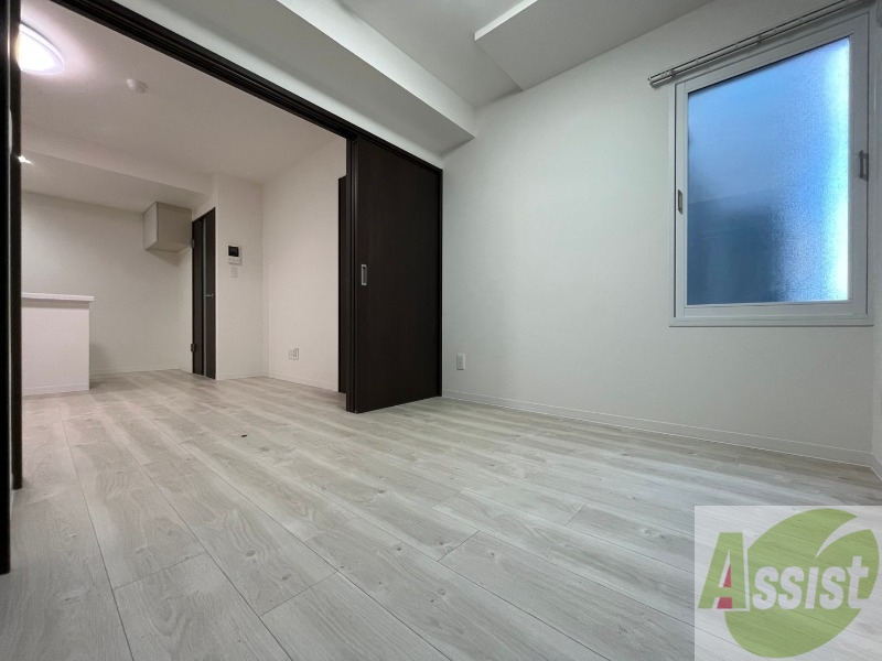 その他部屋・スペース　戸を閉めるとリビングと区切られた寝室にすることができますよ。