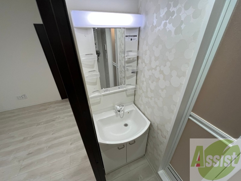 洗面設備　大きくて使いやすそうな独立洗面台になっています。