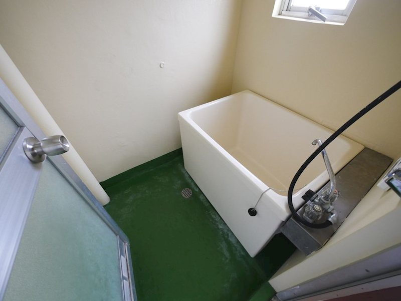 バス・シャワールーム　シャワー・追い焚き給湯