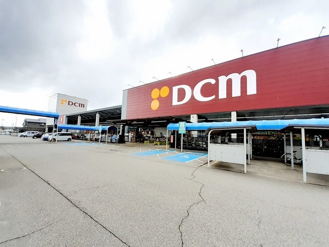 ホームセンター　ＤＣＭ野々市店（ホームセンター）まで1100m