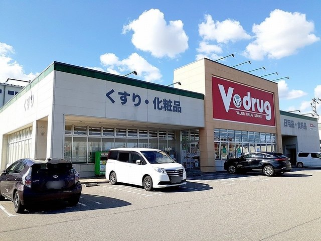 ドラックストア　Ｖ・ｄｒｕｇ野代店（ドラッグストア）まで400m