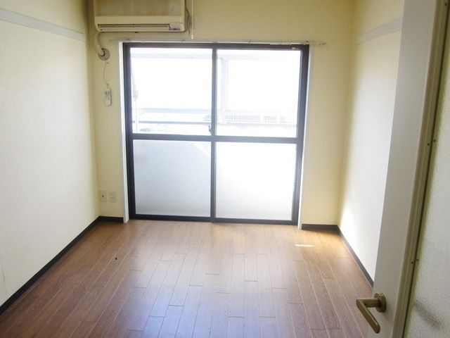 居室・リビング　☆洋室6帖☆