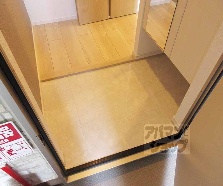 玄関　段差の少ない玄関です
