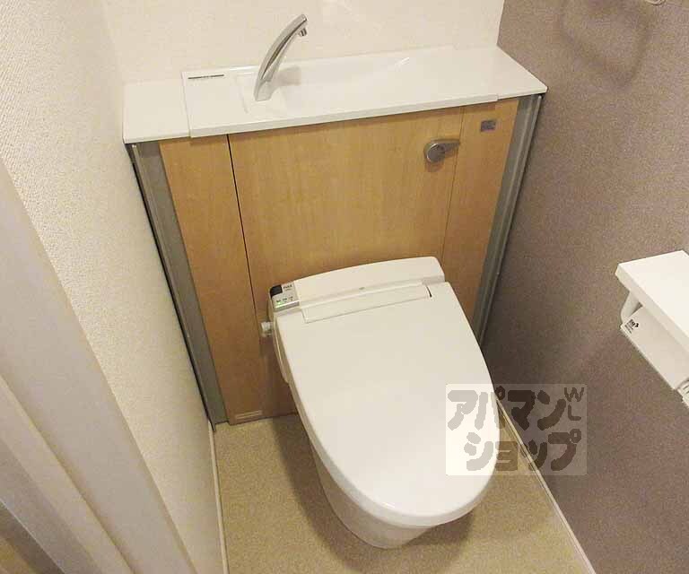 トイレ　スタイリッシュなタンクレス