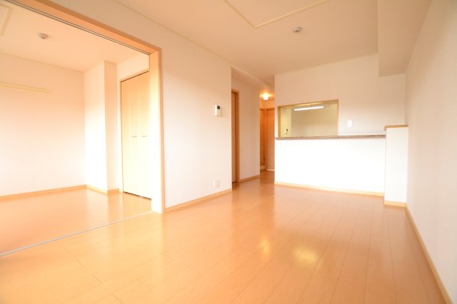 居室・リビング　別号室の画像です。ご参考下さい