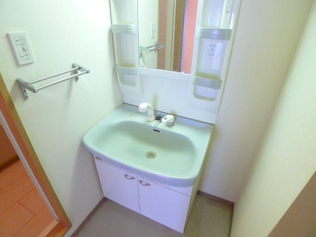 洗面設備　脱衣スペースもあります