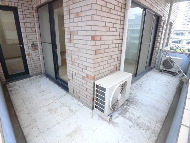 バルコニー　お洗濯にも便利なバルコニー付き