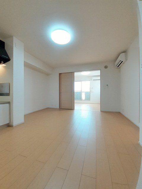 居室・リビング　リビングにもエアコン付き