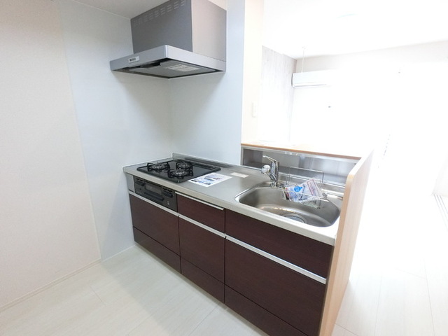 キッチン　キッチンからお部屋が見渡せます。