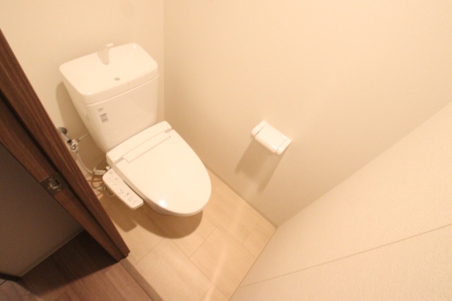 トイレ　※別室の参考写真の為、現況優先です。