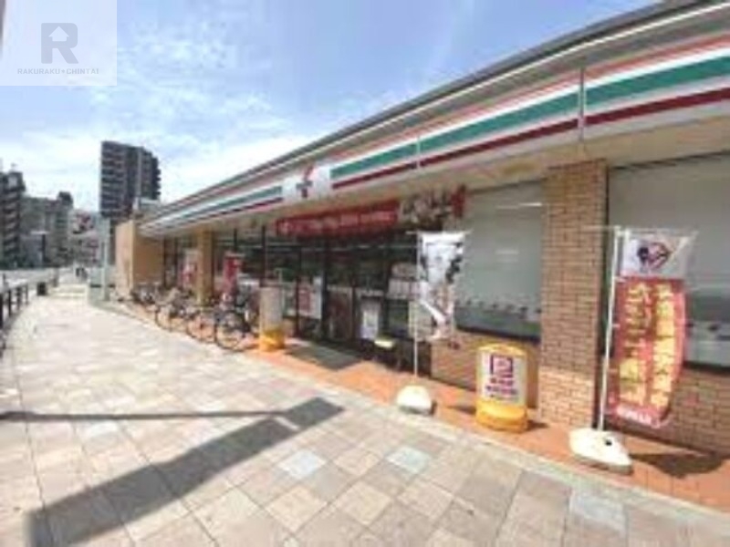 コンビニ　セブンイレブンJR放出駅西店（コンビニ）まで124m
