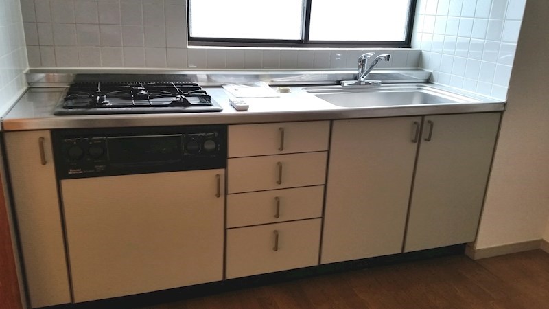 キッチン　同建物、他号室写真参照