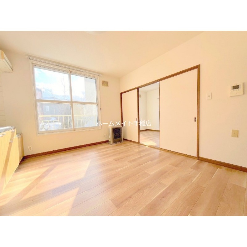 居室・リビング　明るく広々リビングスペース♪