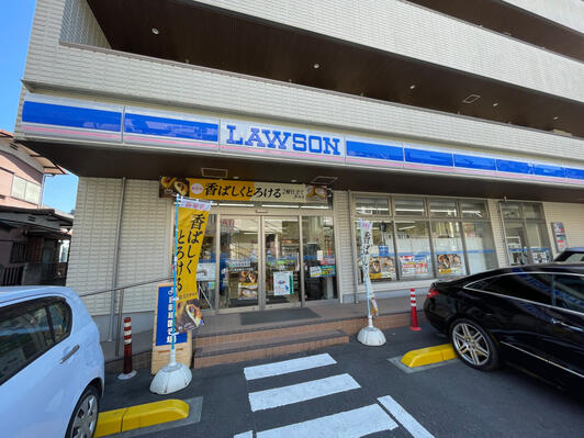 コンビニ　ローソン 横浜星川一丁目店（コンビニ）まで142m