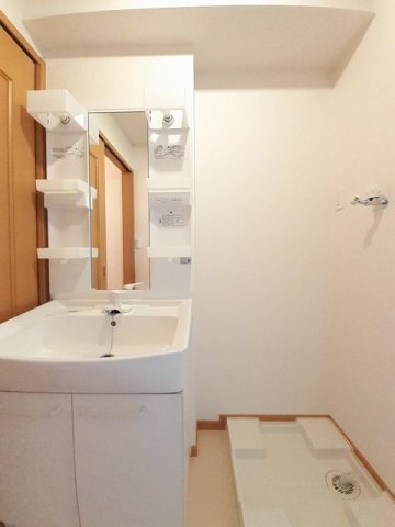 洗面設備　脱衣スペースもあります