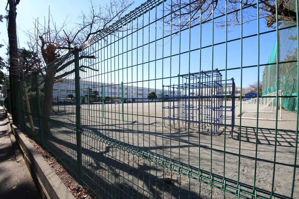 小学校　茅ヶ崎市立鶴嶺小学校（小学校）まで700m