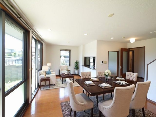 居室・リビング　CGで家具等を配置したもので家具等は含まれません