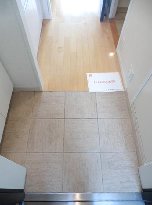 玄関　※別部屋参考写真