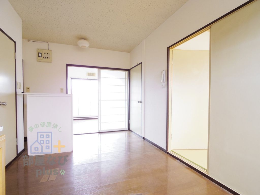 居室・リビング　※他号室写真です