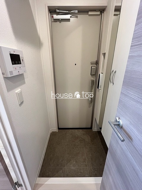 玄関　●実際のお部屋の写真です♪