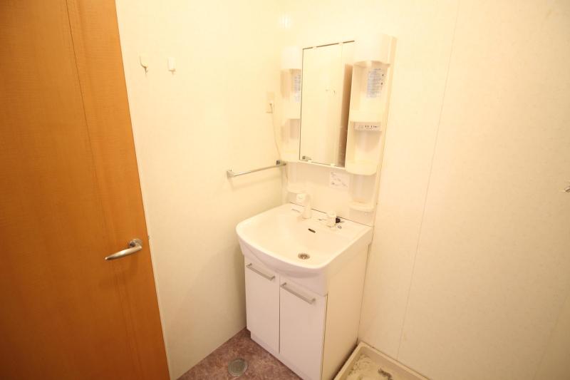 洗面設備　1　独立洗面台付き