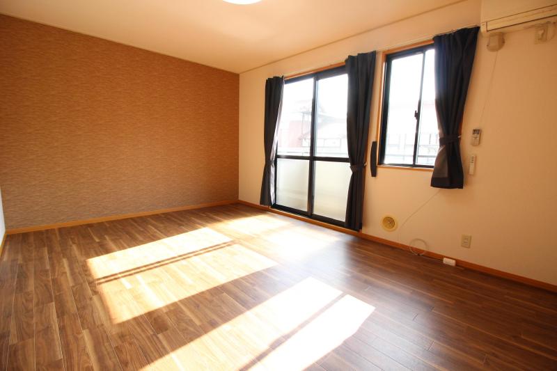 その他部屋・スペース　収納前から見た洋室