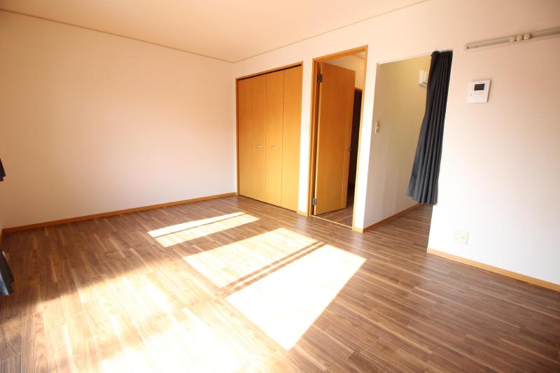 居室・リビング　1　日当たりの良い洋室８．８帖