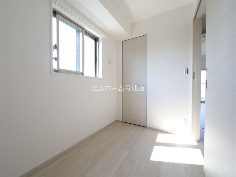 その他部屋・スペース　洋室3.6帖　窓付（換気良好）収納充実しています