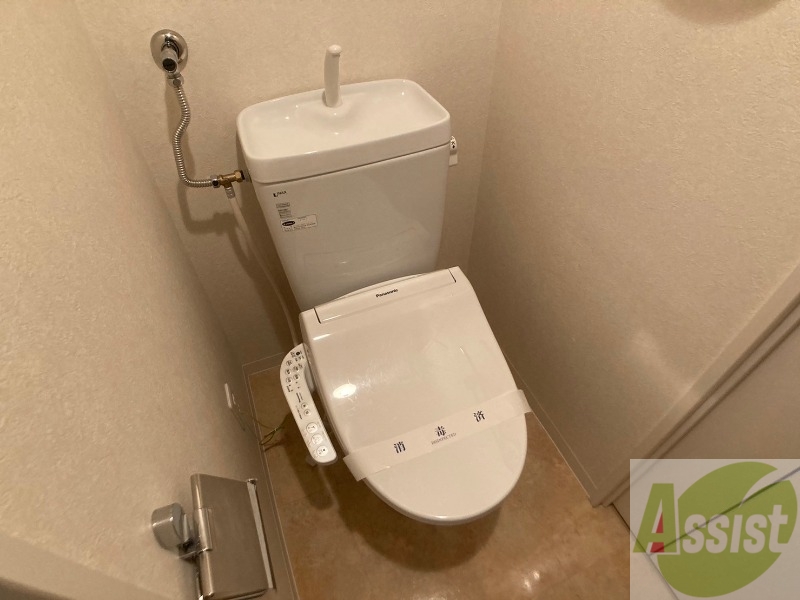 トイレ　ウォシュレット機能がついたトイレです。安心して使用できます。