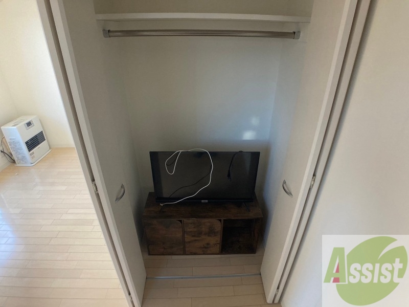 収納　クローゼットを開けてみました。お洋服が沢山しまえそう！