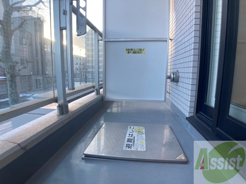 バルコニー　こちらはバルコニー。洗濯物が干せるようになっています。