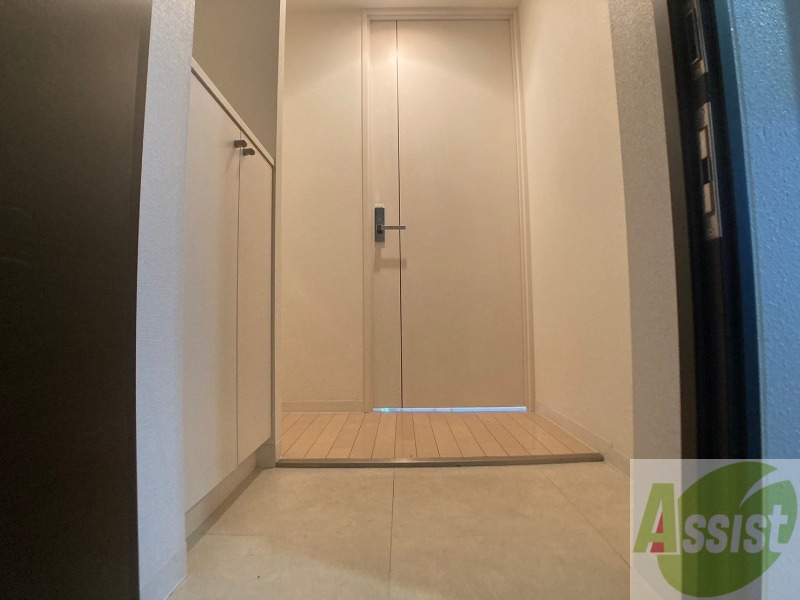 玄関　玄関から見た景色はこちらです。イメージできますか。