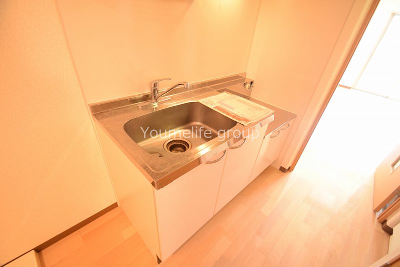 キッチン　反転中部屋タイプ写真