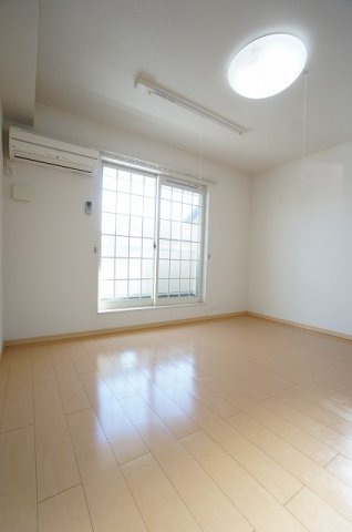 バルコニー　暖かな日差しのふりそそぐバルコニー