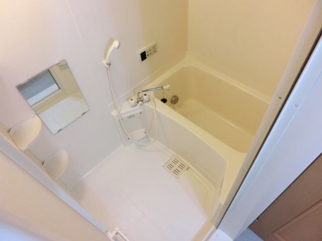 バス・シャワールーム　便利な追焚・浴室乾燥機付き