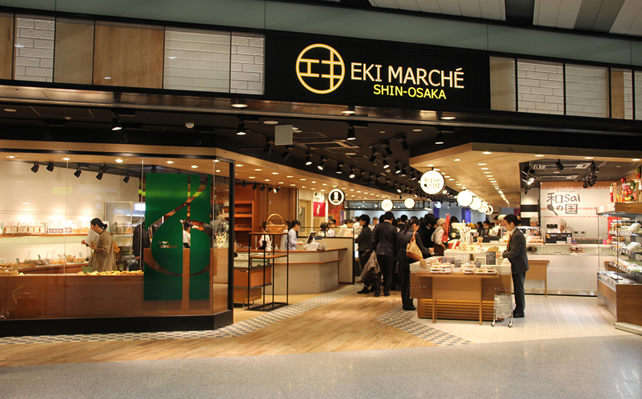 ショッピングセンター　エキマルシェ新大阪ソトエ（ショッピングセンター）まで775m