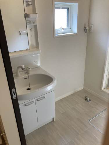 洗面設備　コンパクトで使いやすい洗面所