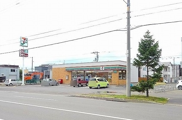 コンビニ　セブンイレブン（コンビニ）まで300m