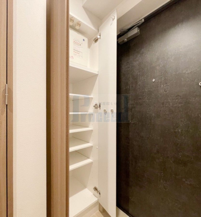 その他　広々とした玄関