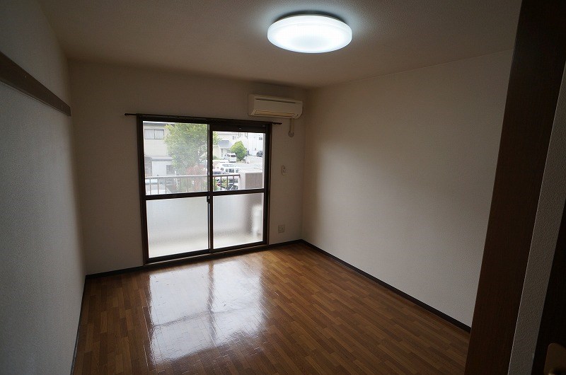 居室・リビング　別部屋の内装写真です。