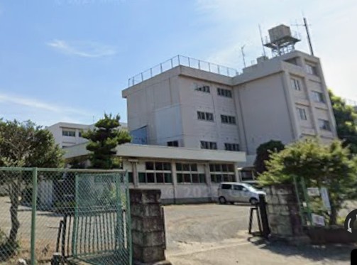 中学校　海老名市立海西中学校（中学校）まで648m