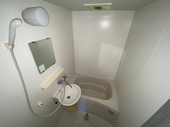 バス・シャワールーム　※別部屋の写真です