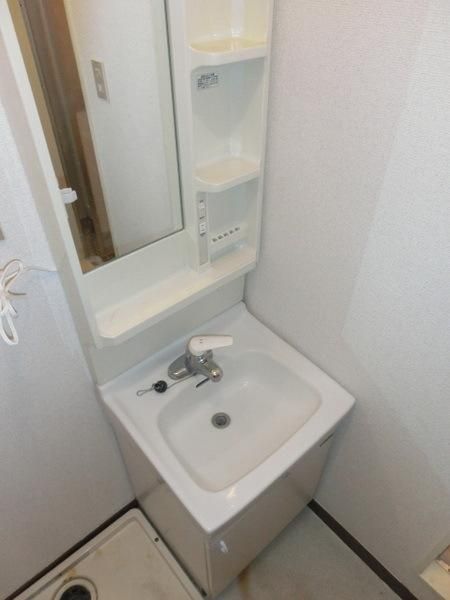 洗面設備　便利な独立洗面台です
