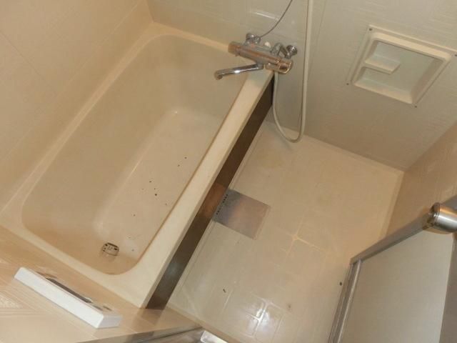 バス・シャワールーム　バスルームです