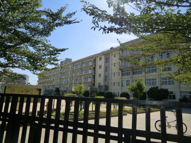 小学校　横須賀小学校（小学校）まで760m