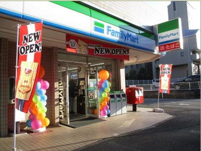 コンビニ　ファミリーマート都筑富士見が丘店（コンビニ）まで590m
