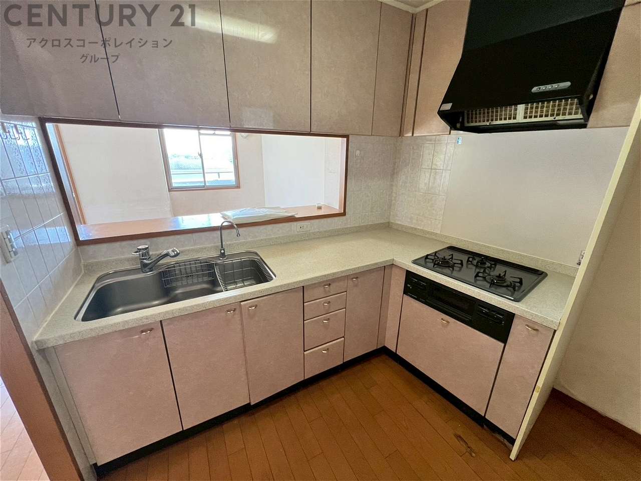 キッチン　3口ガスコンロ付・L字型で機能的なキッチンです！