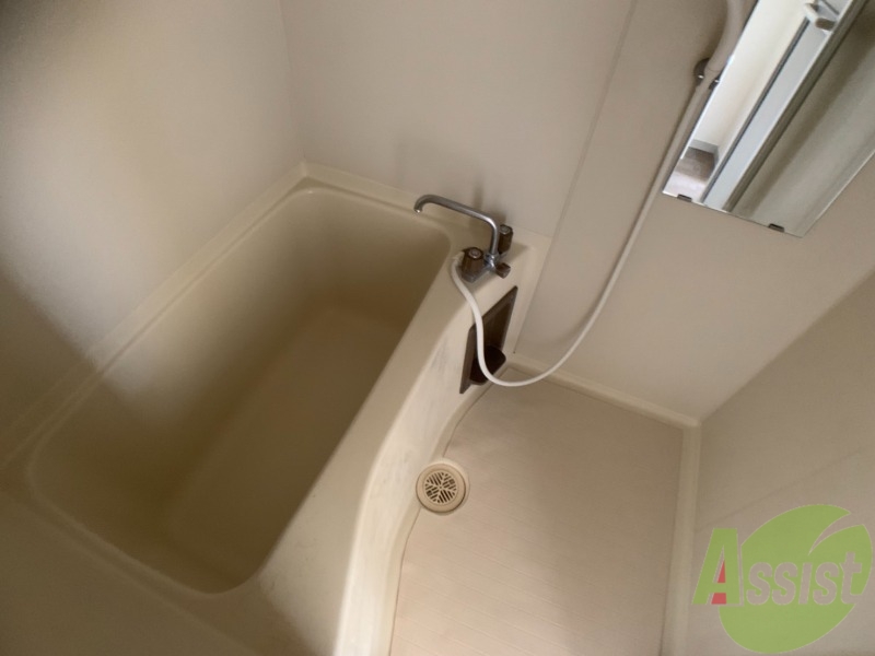 バス・シャワールーム　コチラで日々の疲れを癒し、リラックスしてください