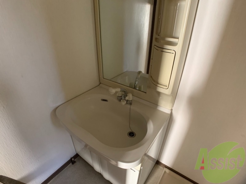 洗面設備　洗面台は独立しています。朝の身支度はこちらでどうぞ～